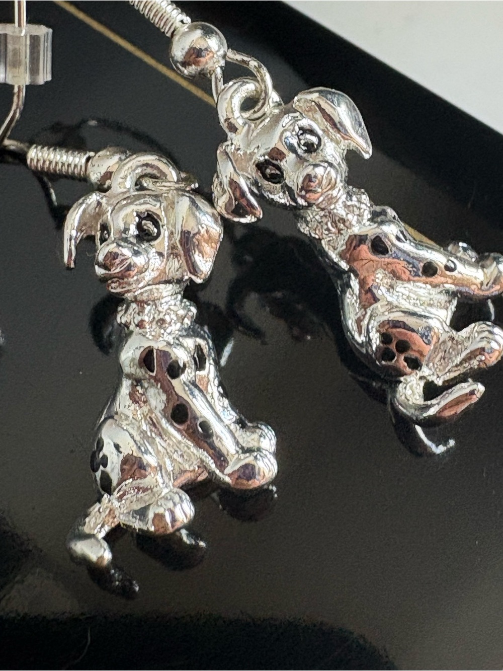 Vintage 90s Disney 101 Dalmatians Silver Dangle Earrings Puppy Drop Avon NIB - Picture 7 of 13